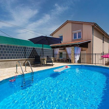 Apartment With A Private Swimming Pool, Garden & Bbq Gostinjac Zewnętrze zdjęcie