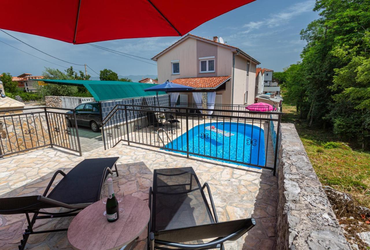 Apartment With A Private Swimming Pool, Garden & Bbq Gostinjac Zewnętrze zdjęcie