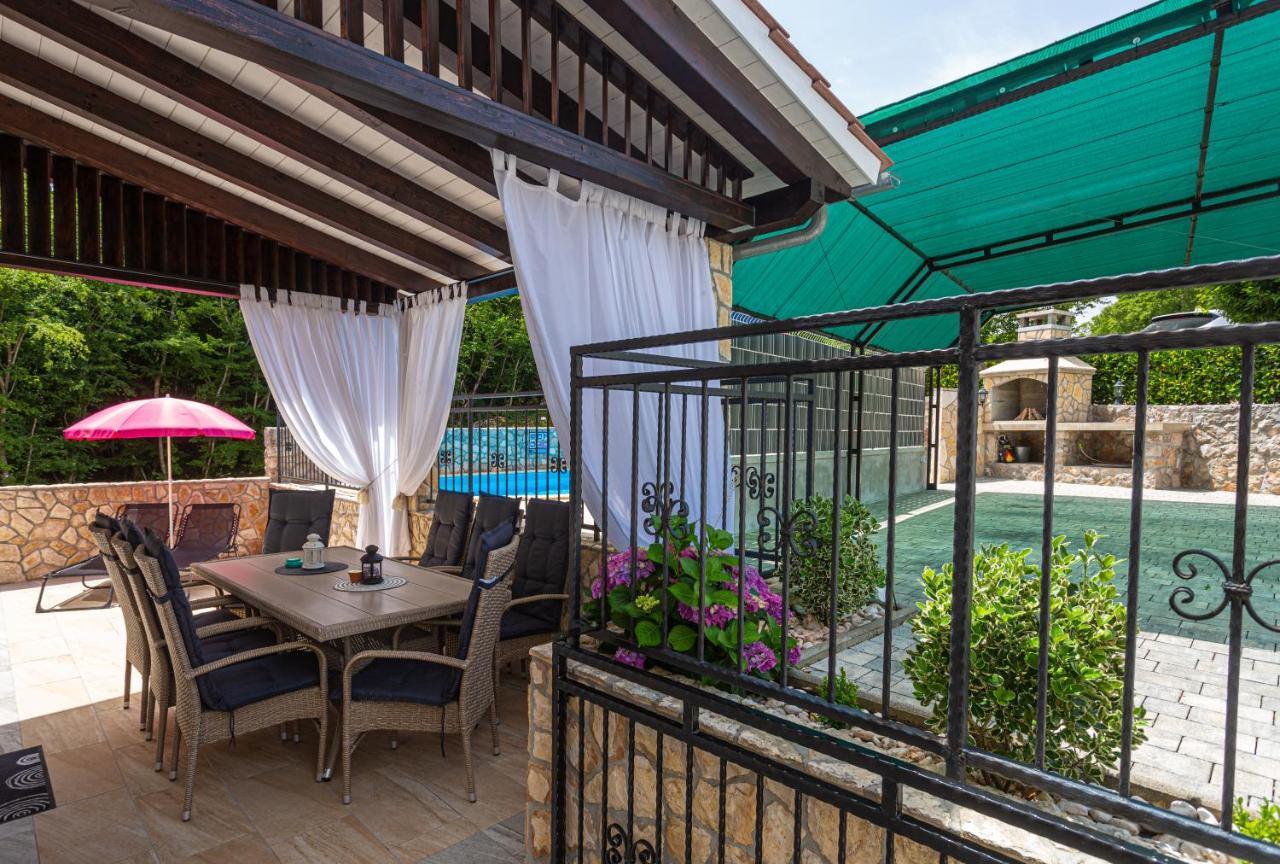 Apartment With A Private Swimming Pool, Garden & Bbq Gostinjac Zewnętrze zdjęcie