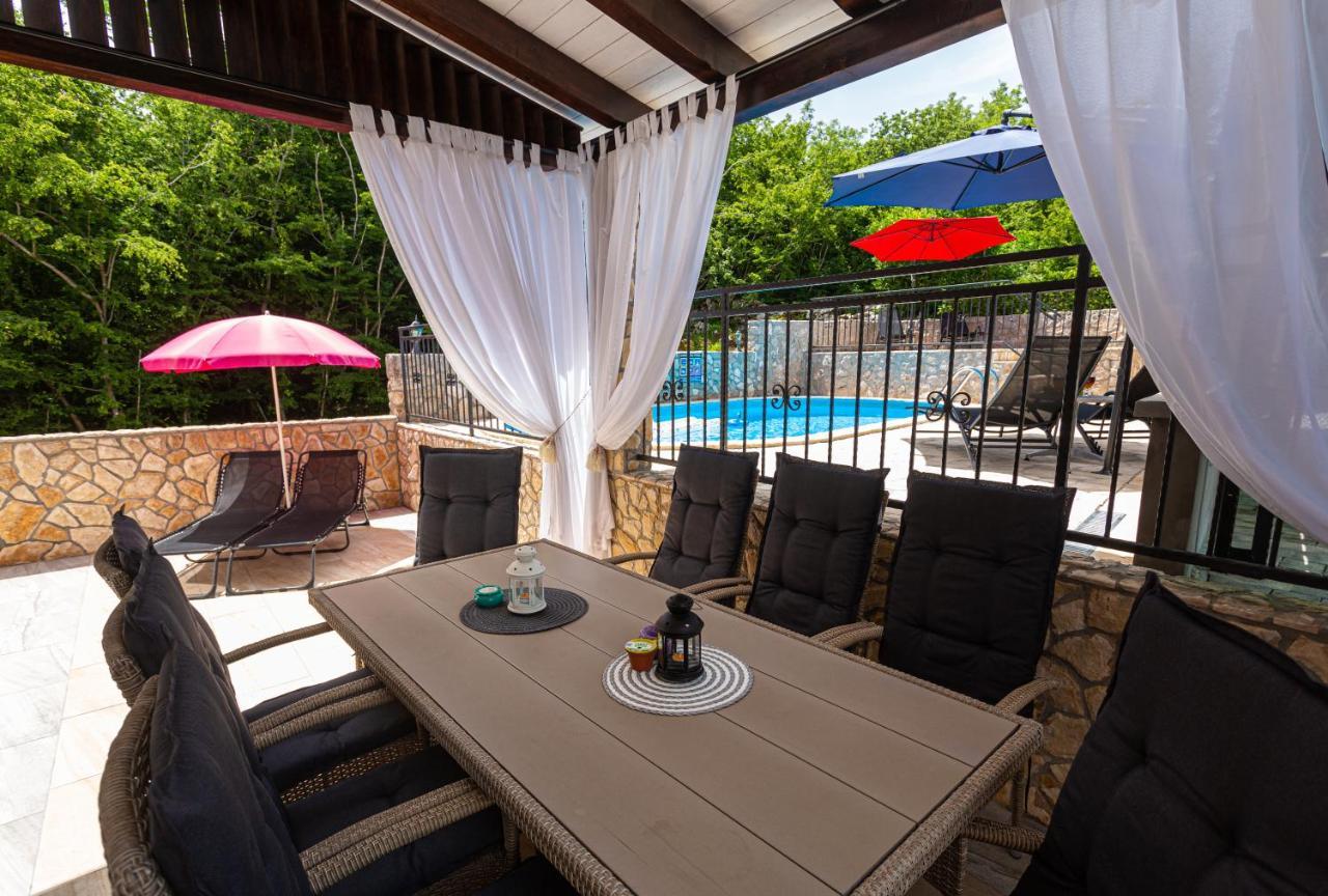 Apartment With A Private Swimming Pool, Garden & Bbq Gostinjac Zewnętrze zdjęcie