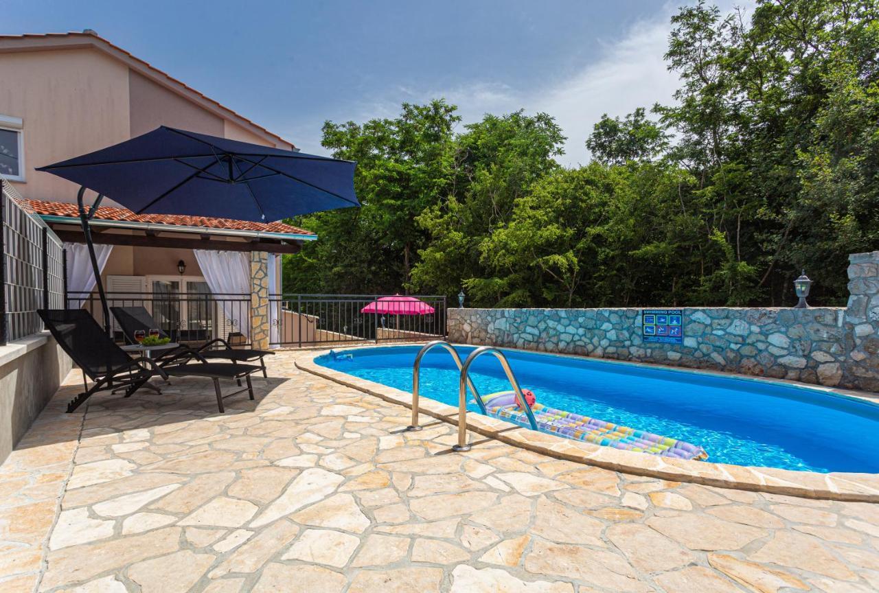 Apartment With A Private Swimming Pool, Garden & Bbq Gostinjac Zewnętrze zdjęcie