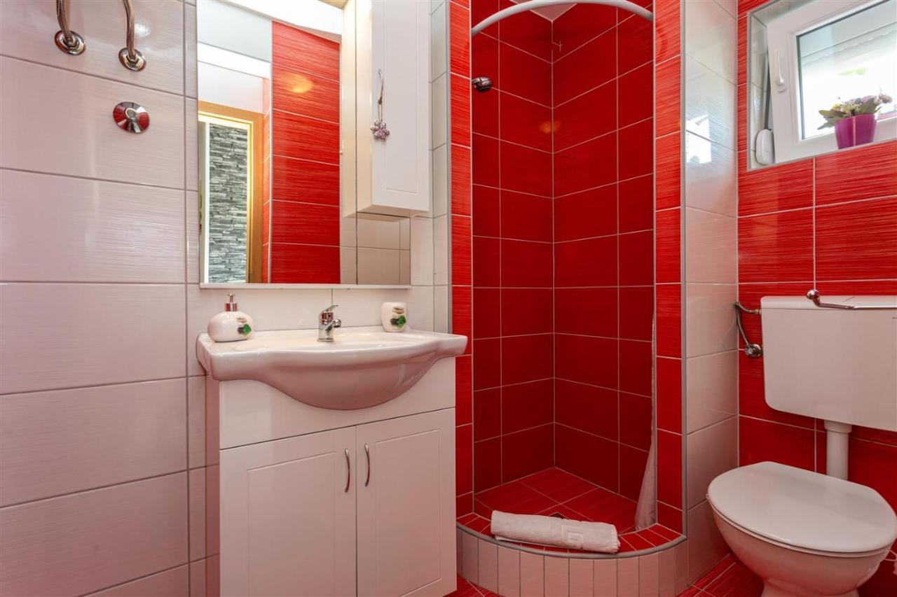 Apartment With A Private Swimming Pool, Garden & Bbq Gostinjac Zewnętrze zdjęcie