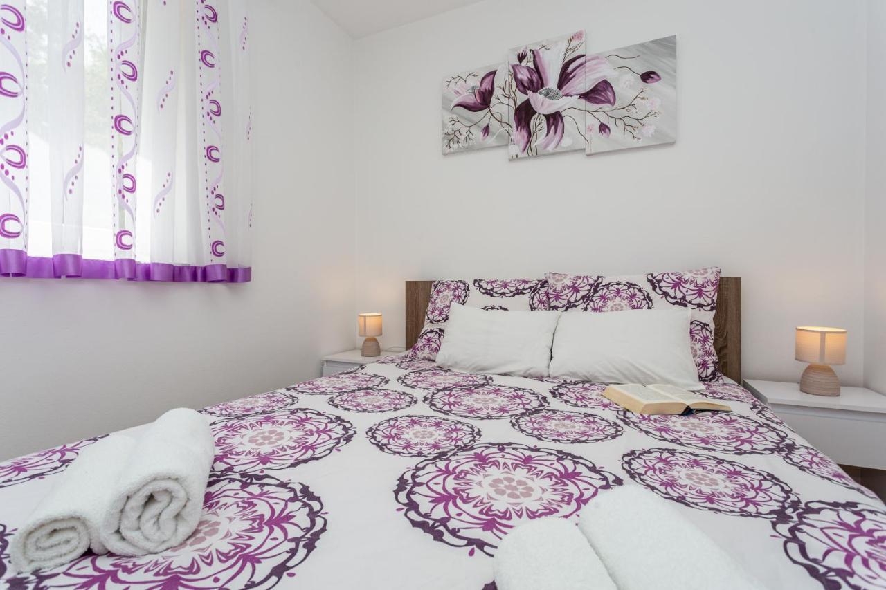 Apartment With A Private Swimming Pool, Garden & Bbq Gostinjac Zewnętrze zdjęcie