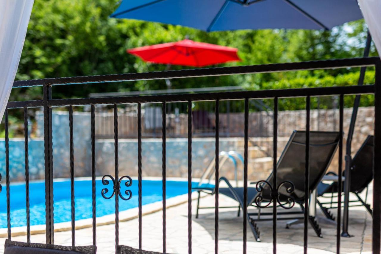 Apartment With A Private Swimming Pool, Garden & Bbq Gostinjac Zewnętrze zdjęcie
