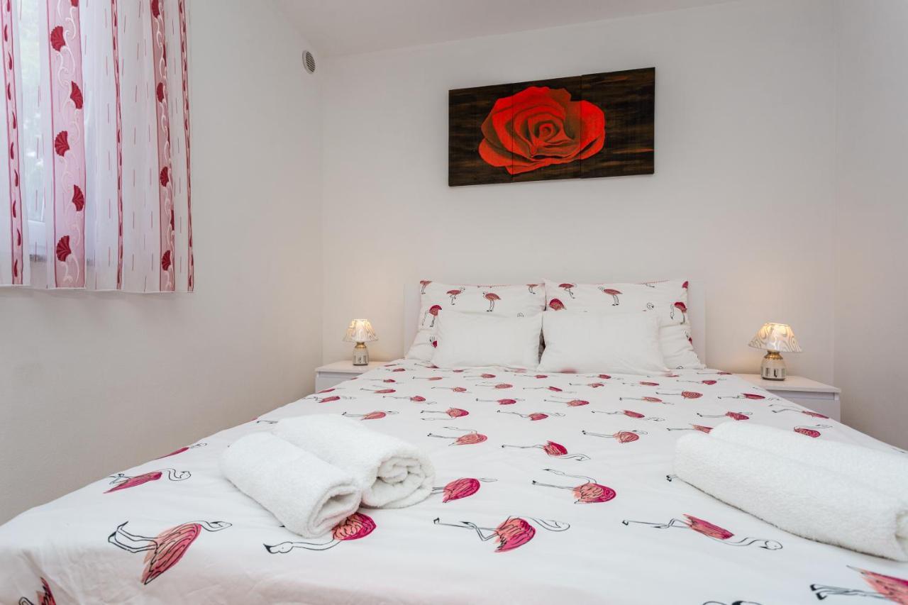 Apartment With A Private Swimming Pool, Garden & Bbq Gostinjac Zewnętrze zdjęcie
