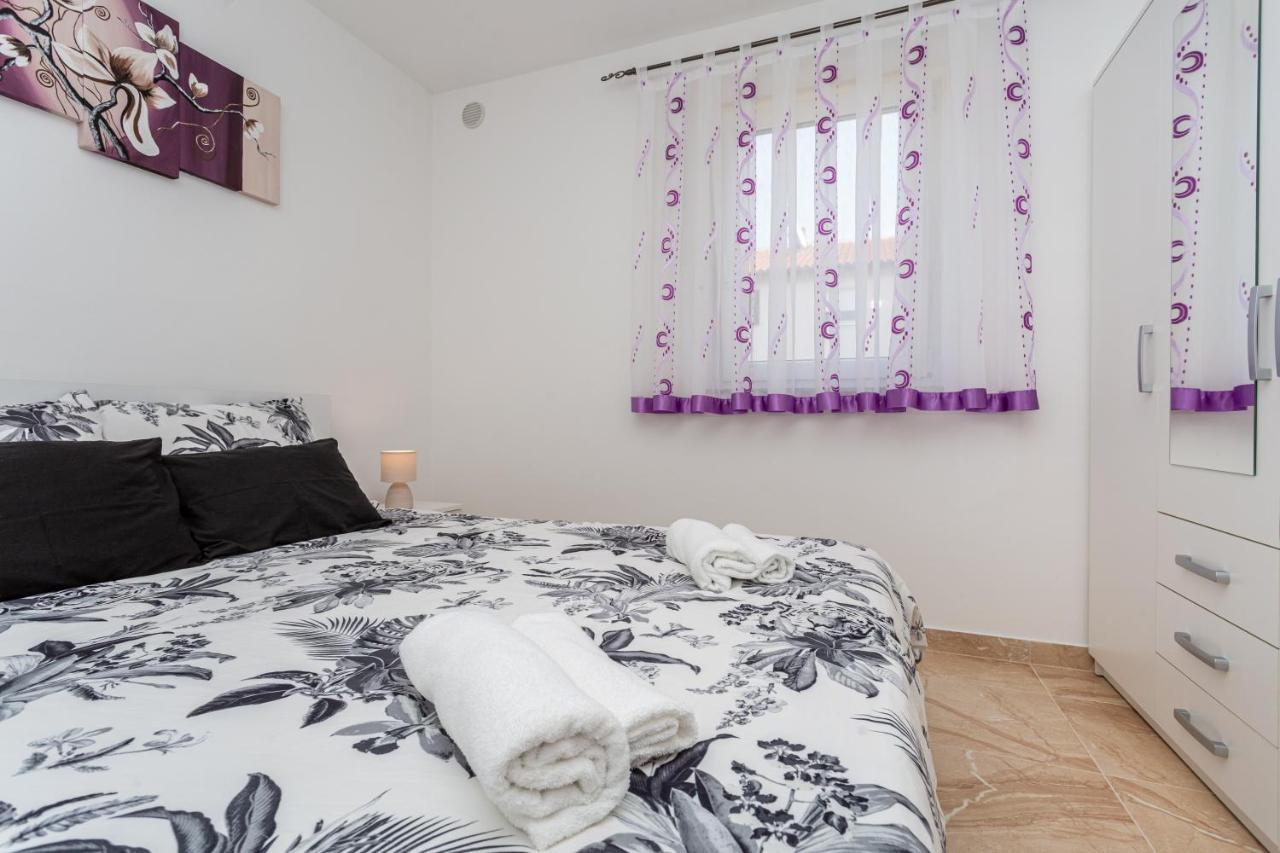 Apartment With A Private Swimming Pool, Garden & Bbq Gostinjac Zewnętrze zdjęcie